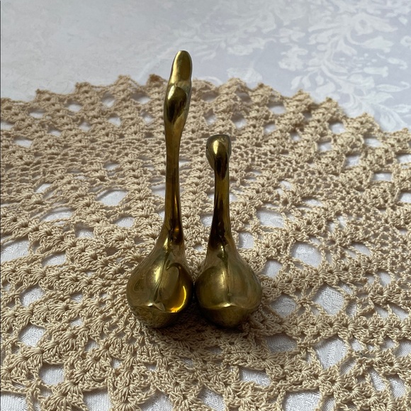 Vintage 1985 Elegant Solid Brass Gold Swan Figurines - Picture 4 of 6